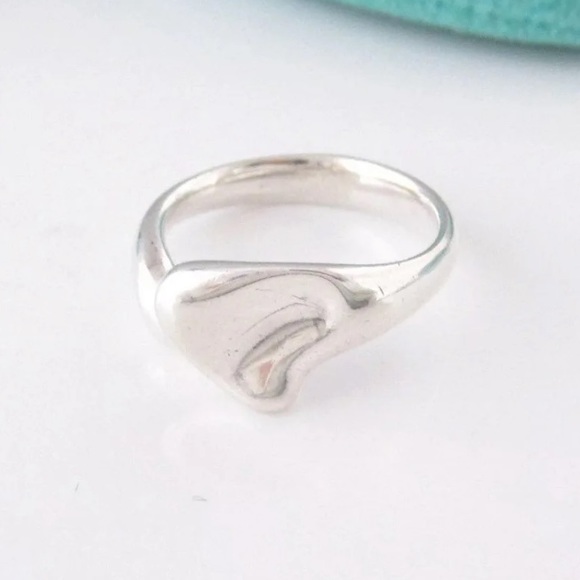 ✨SOLD✨ Tiffany & Co. Full Heart Ring Size 8 - Picture 7 of 8